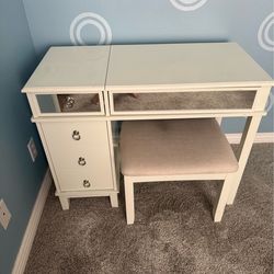 Vanity Table with Bench
