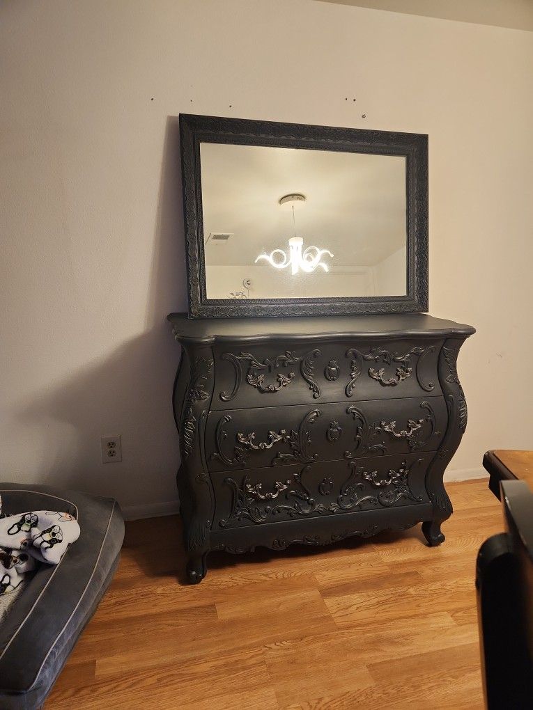 Bombay Chest With Mirror