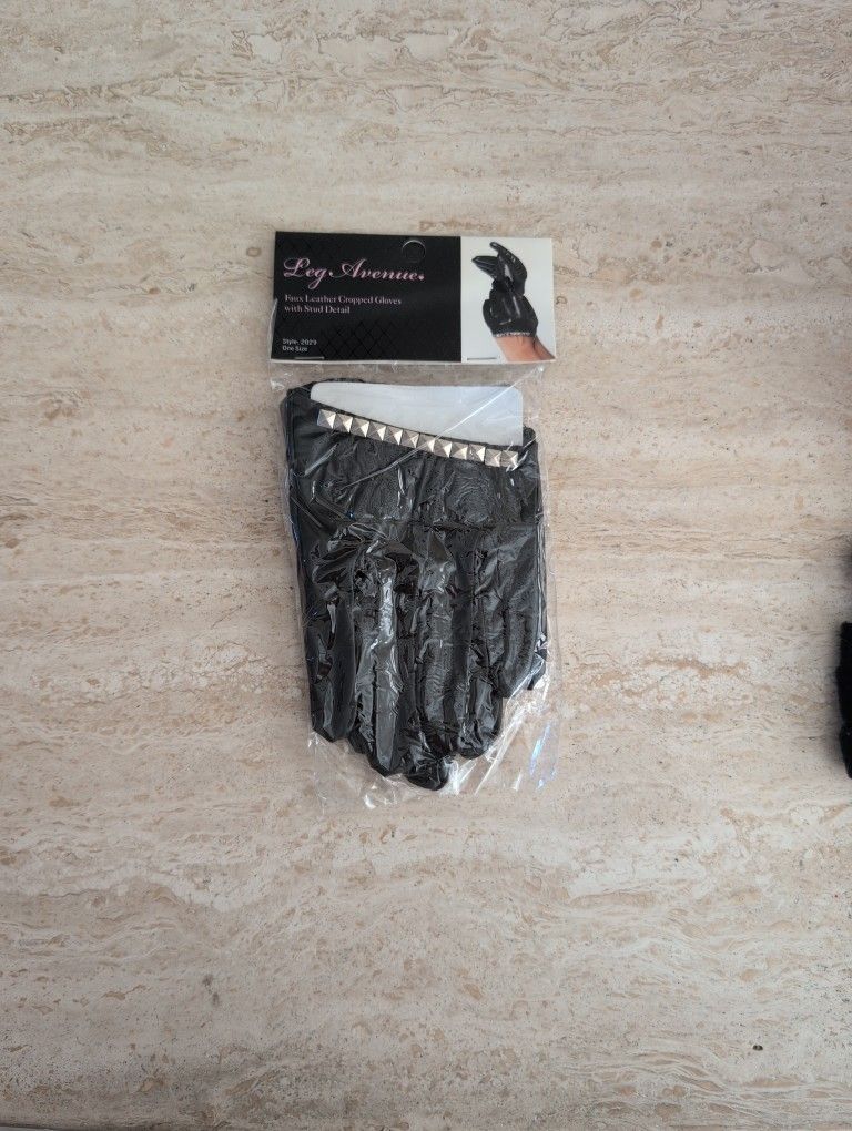 Black Faux Leather Cropped Gloves With Stud Detail By Leg Avenue #2029 New