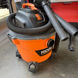 RIGID 4.25 9 Gallon Wet / Dry Shop Vac