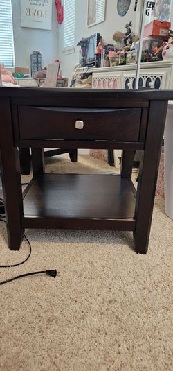 End table dk wood.