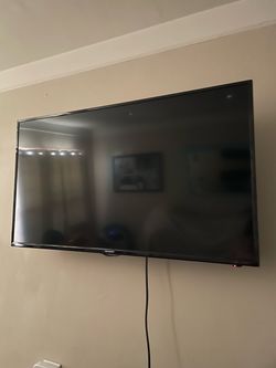 📺 40” Sharp TV with Swivel Wall Mount