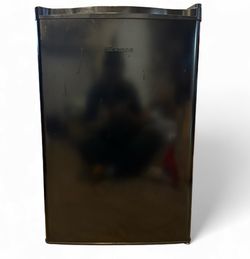 Hisense 2.7 cu ft Mini Fridge - Black