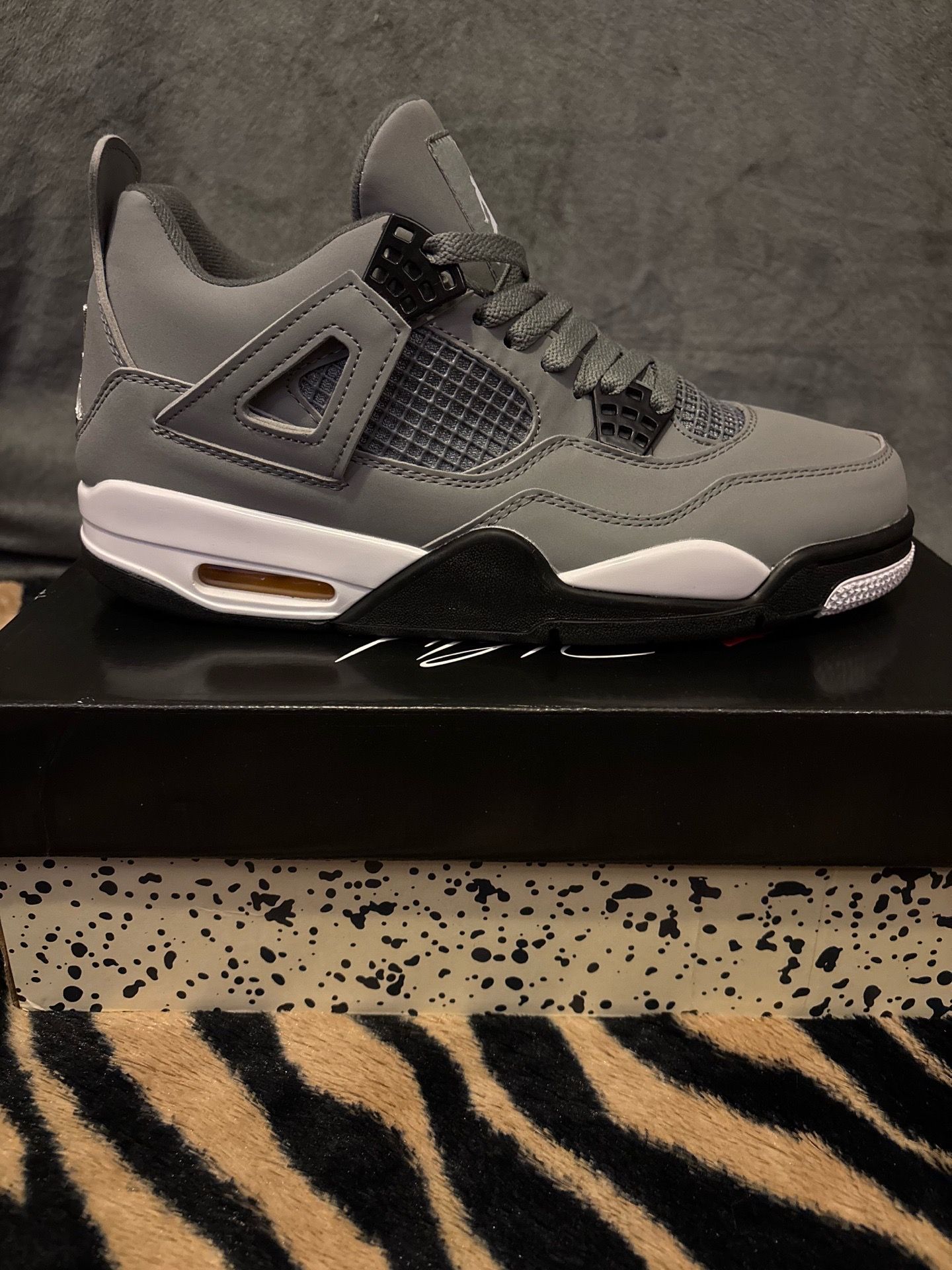 Jordan 4 Cool Gray Size 9.5 Men’s Sneakers