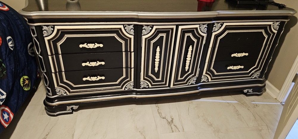 9 drawer Dresser