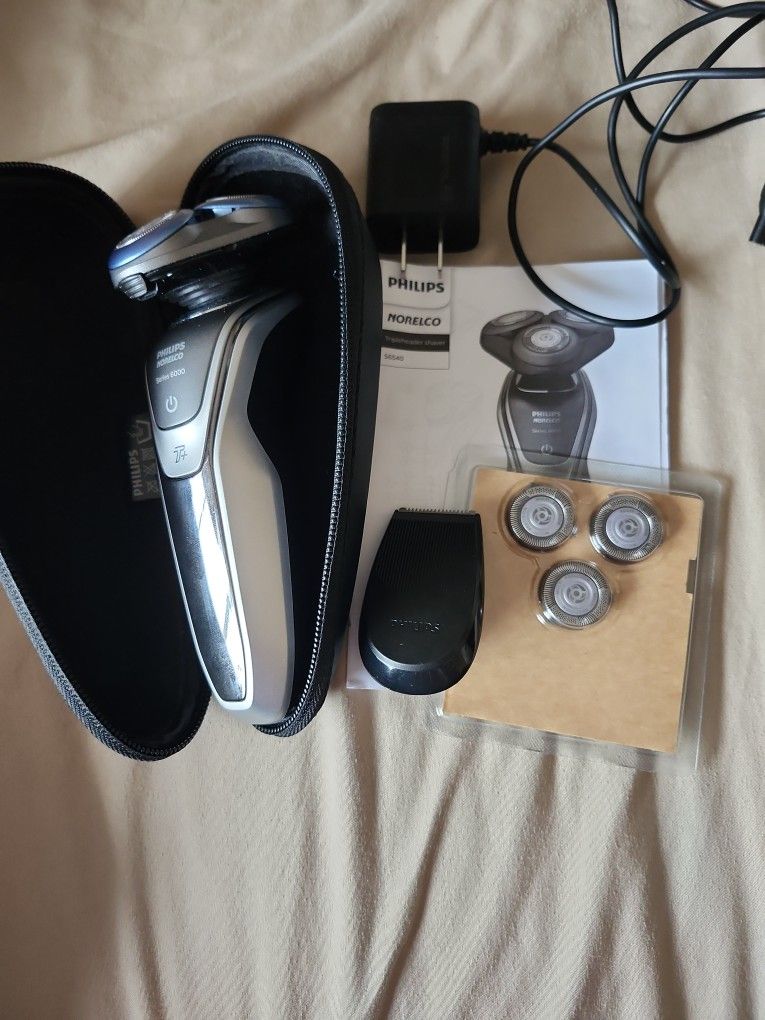 Norelco Titanium S6540 Shaver&Trimmer