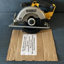 DEWALT 20V CIRCULAR SAW  6-1/2 ( No Battery No Charger  )
