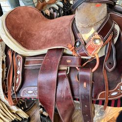 Brand New Horse Saddle / Silla De Montar Para Caballo