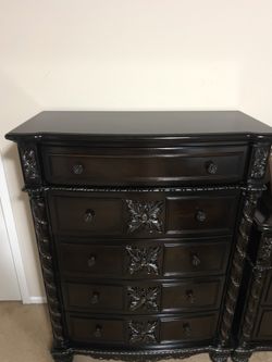 Antique style wood king bedroom set