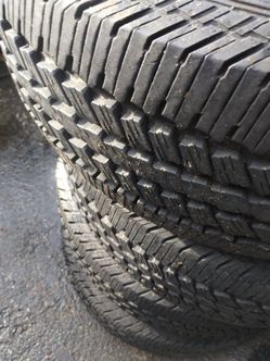 (4) Like new 265 75 18lt tires