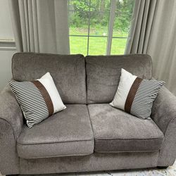 Stanton Loveseat 