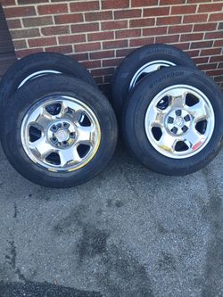 4 honda pilot Rims  with tires 235 /65R17  oem rims with hub caps
