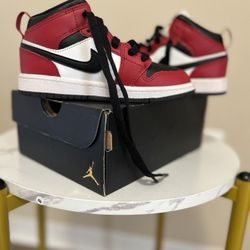 Jordan 1 Mid Chicago – Toddler Size Great Condition!