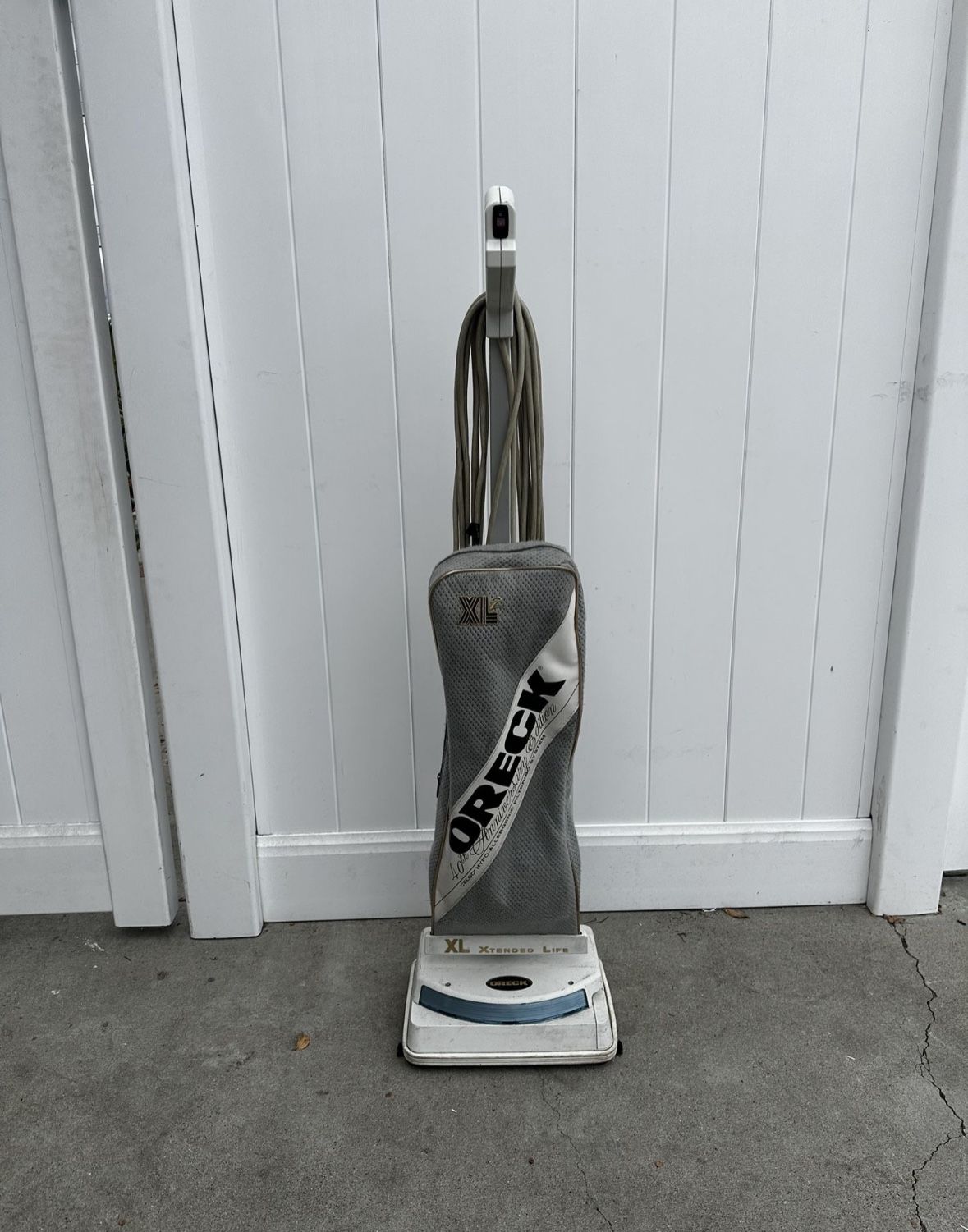 Oreck XL3600HH COMMERCIAL Upright Vacuum Cleaner, Bagged Professional