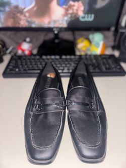 Used Guess dressing shoes