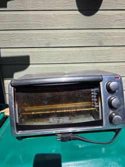 Toaster oven in working condition. Comes with tray. With burnt but not greasy.  Great for warming up pizza in 5 minutes.  Guarantee to work.