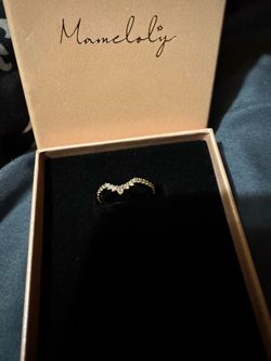Women’s size 6 ring
