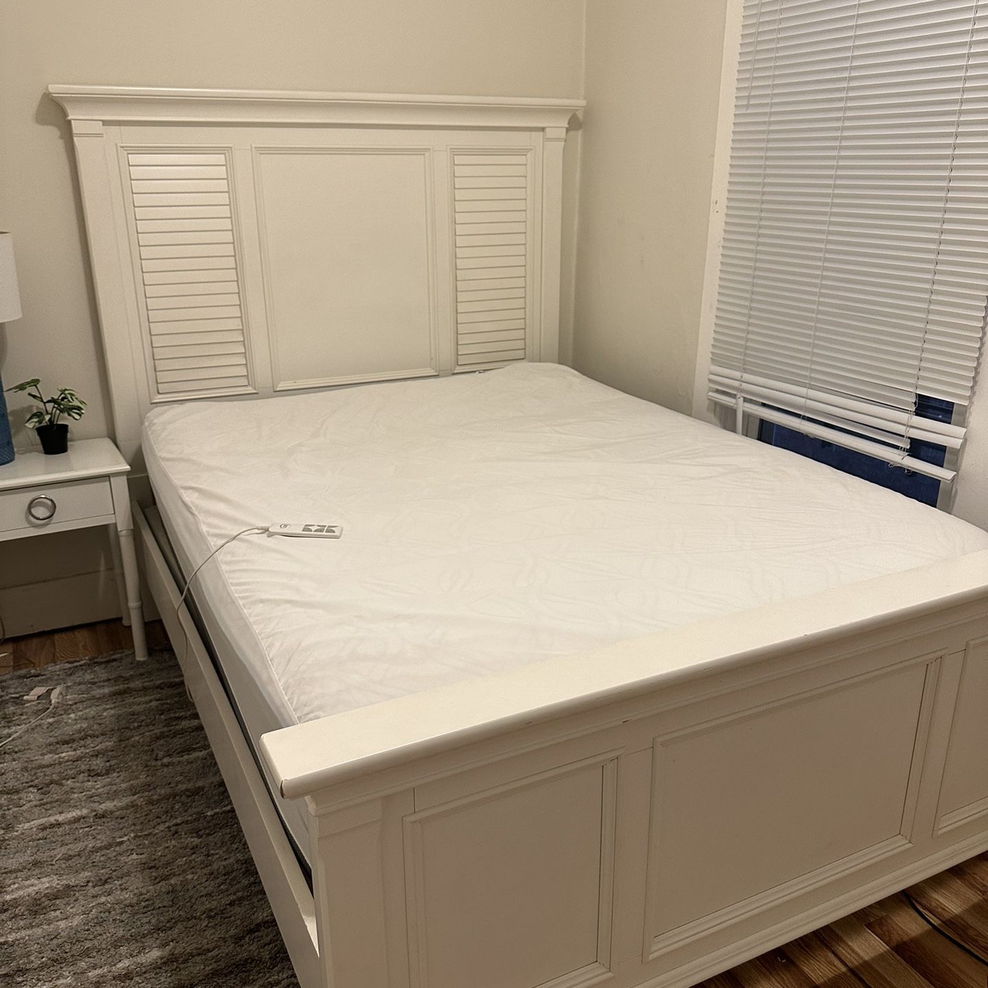 Queen Size Adjustable Bed With Mattress And Remote Control ,