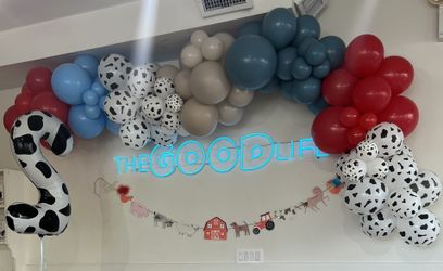 CUSTOM BALLOON ARCHES