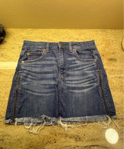 Women’s American Eagle Denim Mini Skirt with Side Zippers Size 6