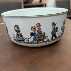 Retired Hansi D'Alsace Villeroy & Boch Salad Bowl 