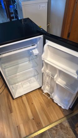 Used Midea 3.3 cubic foot mini fridge