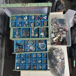 Lady Buxton Jewelry Box & Jewelry