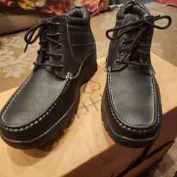 Mens size 11 Solo shoes