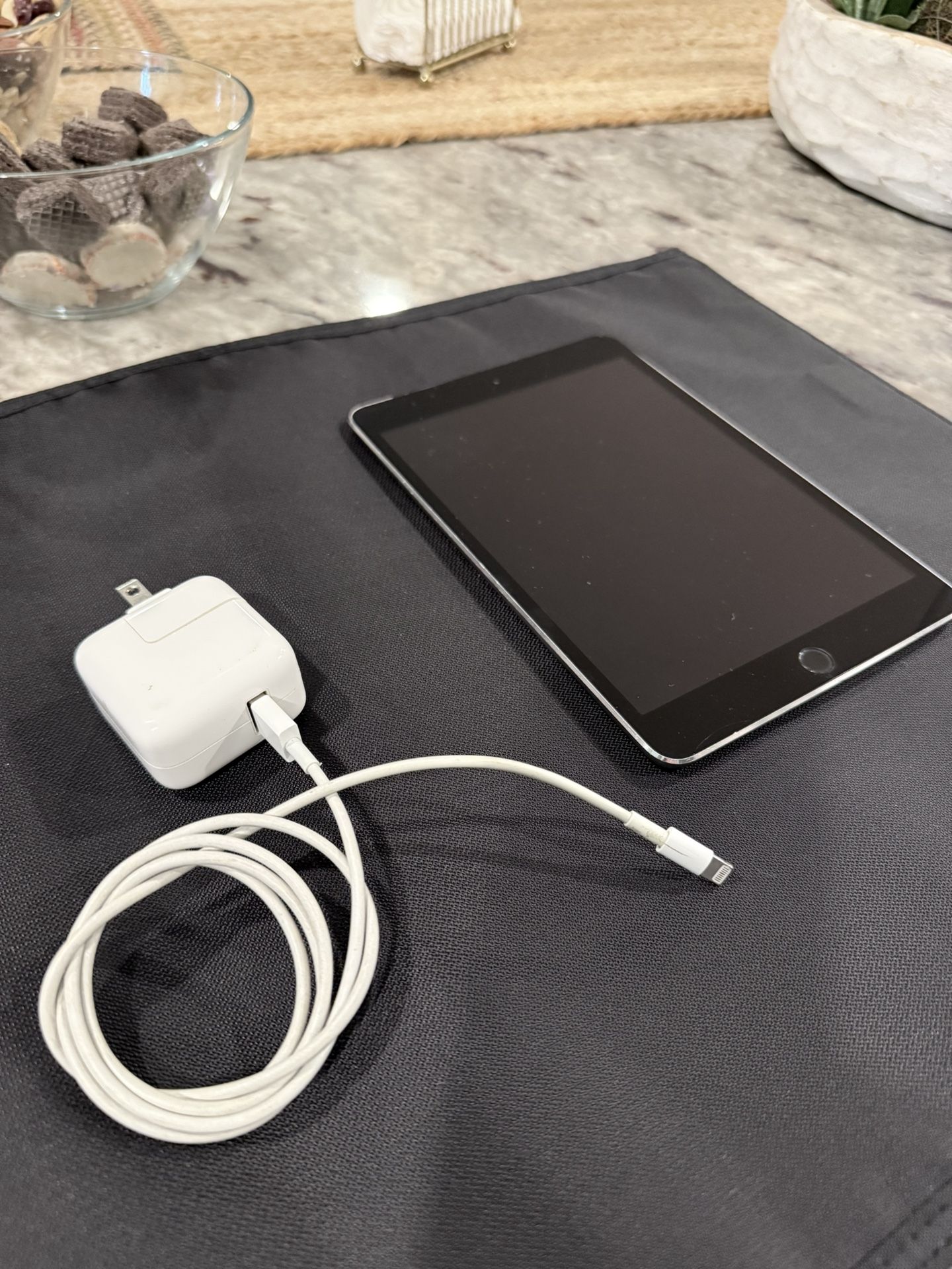 iPad Mini 3 64gb w/ Cell