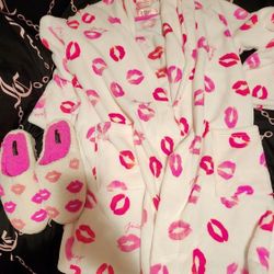 Juicy Robe And Marlyn Monroe Slippers 