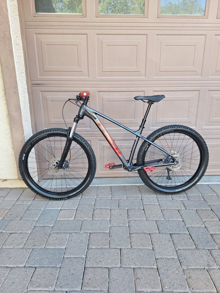 TREK ROSCOE 6 MOUNTAIN BIKE 27.5 INCH 1 X 10 SPEED DROPPER POST SEAT ( CHECK MY OTHER BIKES)