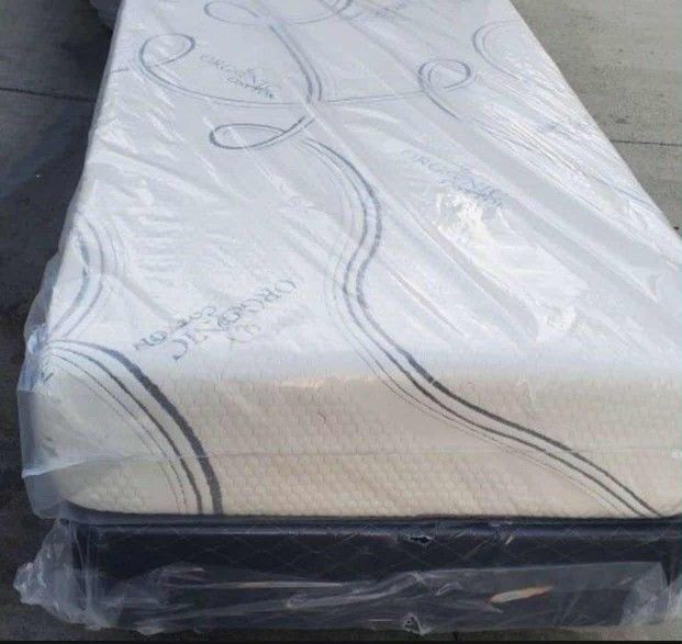 TWIN MEMORY FOAM MATTRESSES SET WHIT BOX SPRING BRAND NEW ✅️