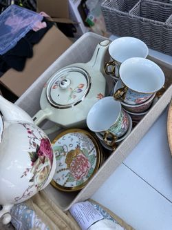 Floral Porcelain Tea Set with Teapot and Cups