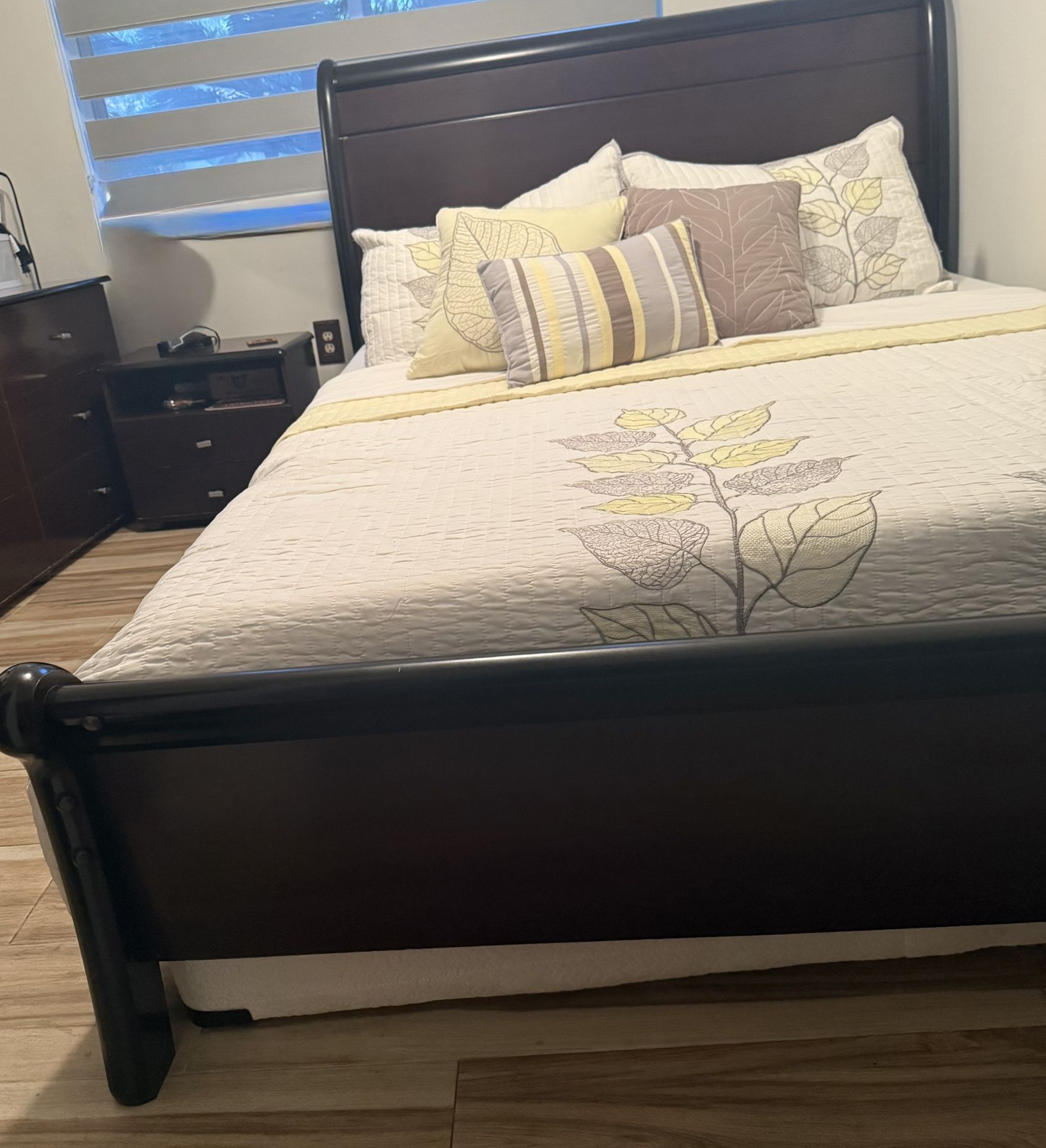 Queen 7-Piece Bedroom Set – $300 OBO (Kendall)
