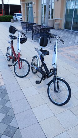 Giant revive Bicycles pair