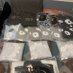 Multiple Difrent Sizes And Hoodie Types Read Bio