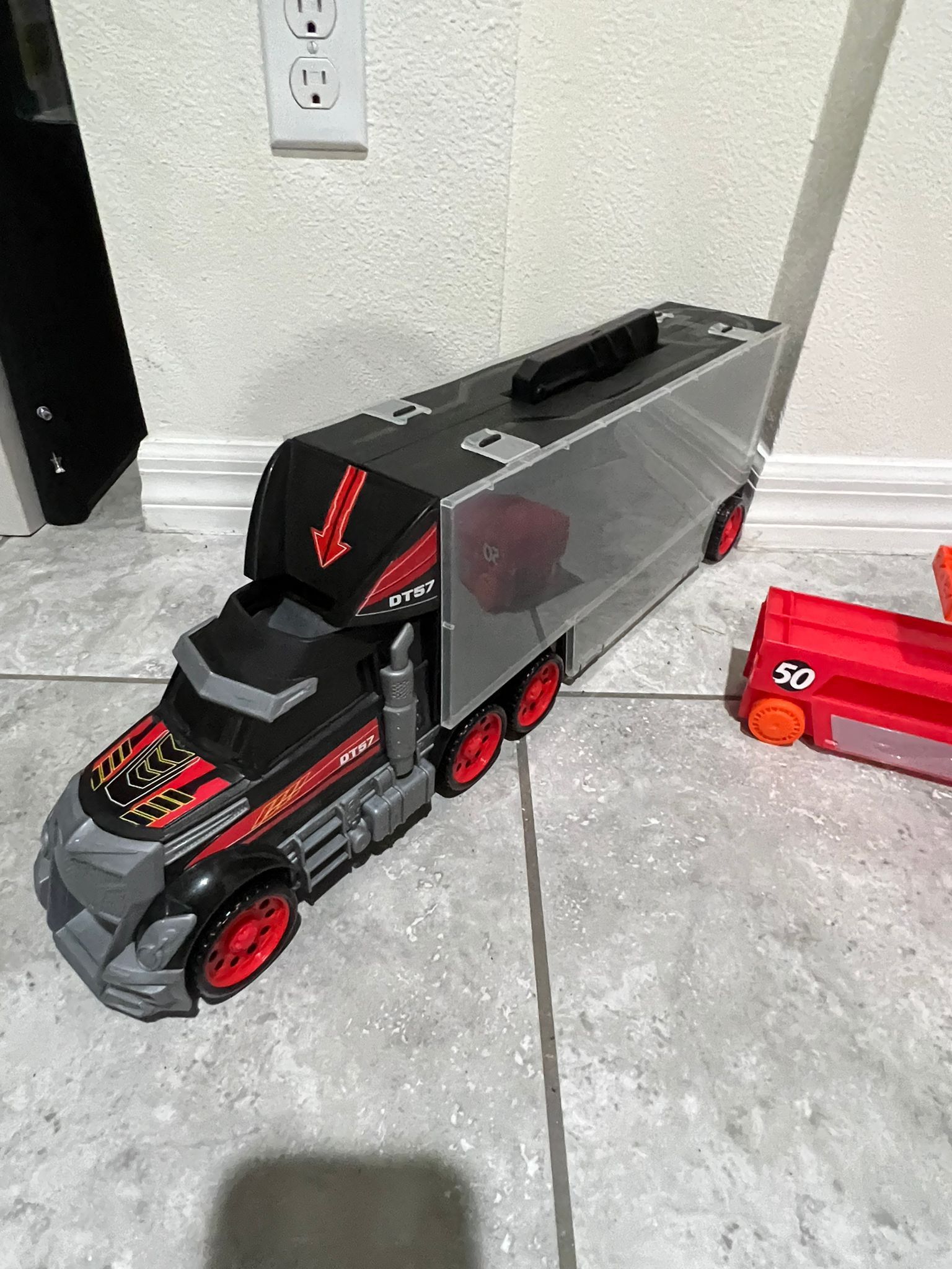 Kids toy trucks (it works as a cars storage) /Camiones guarda carritos juguetes 