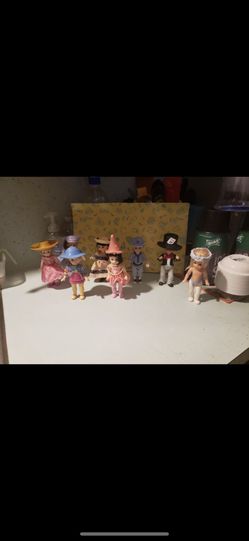 8 small dolls
