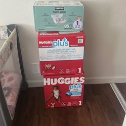 Baby Diapers – Huggies & Kirkland Size 1 