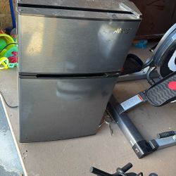 Artic King Mini Fridge 