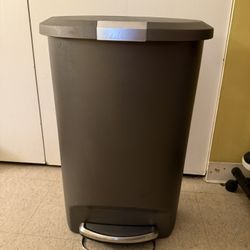 Simple Human 50 Liter Step-on Trash Can (Dark Grey)