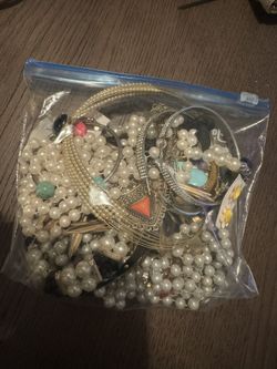 Jewelry lot 
