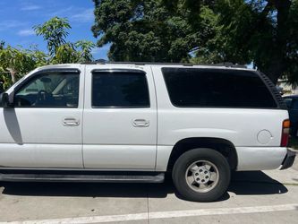 Chevrolet Suburban Full-Size SUV White