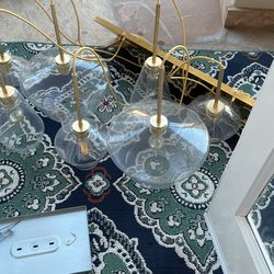 Hanging Dining Room Light. Like new. Just remodeled.