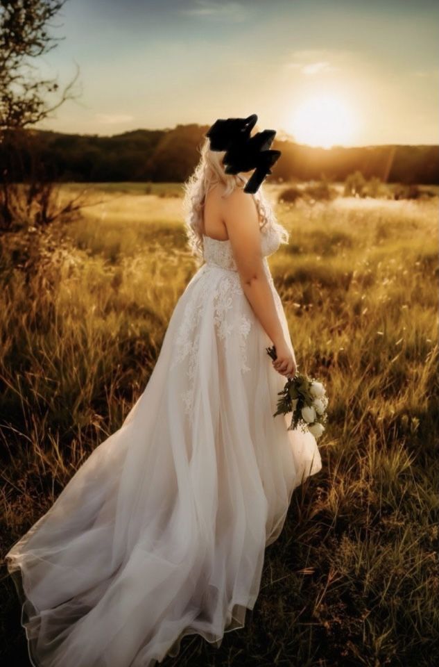 Wedding Dress W/ Headpiece And Vail