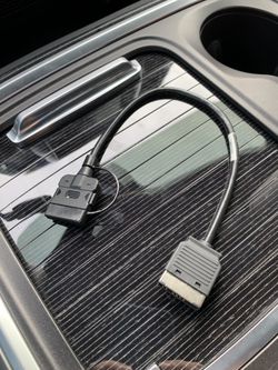 Land Rover iPad iPhone wire
