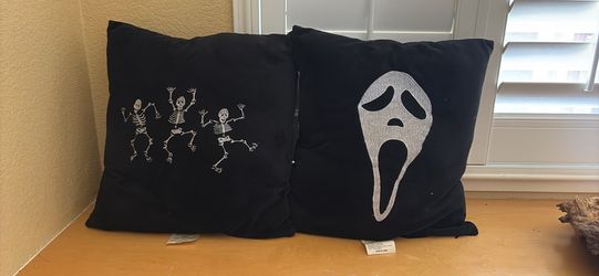 2 Halloween pillows
