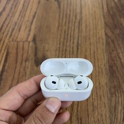 Apple AirPods Pro 2nd Generation with MagSafe Wireless Charging Case (USB‑C)