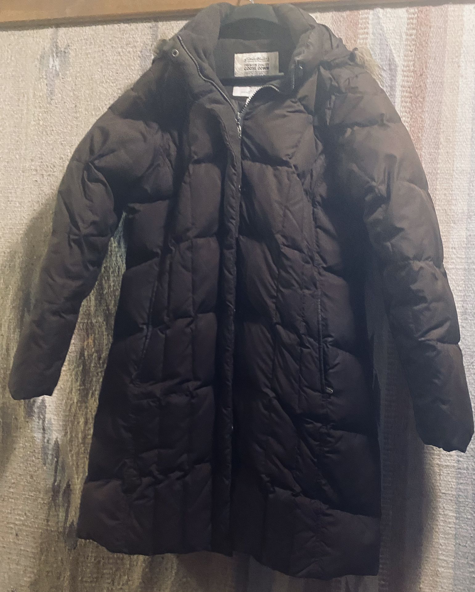 Womens Eddie Bauer 100% GOOSE Down Coat Size Med. Very Light Use.  Chocolate Brown.  700 FILLPOWER