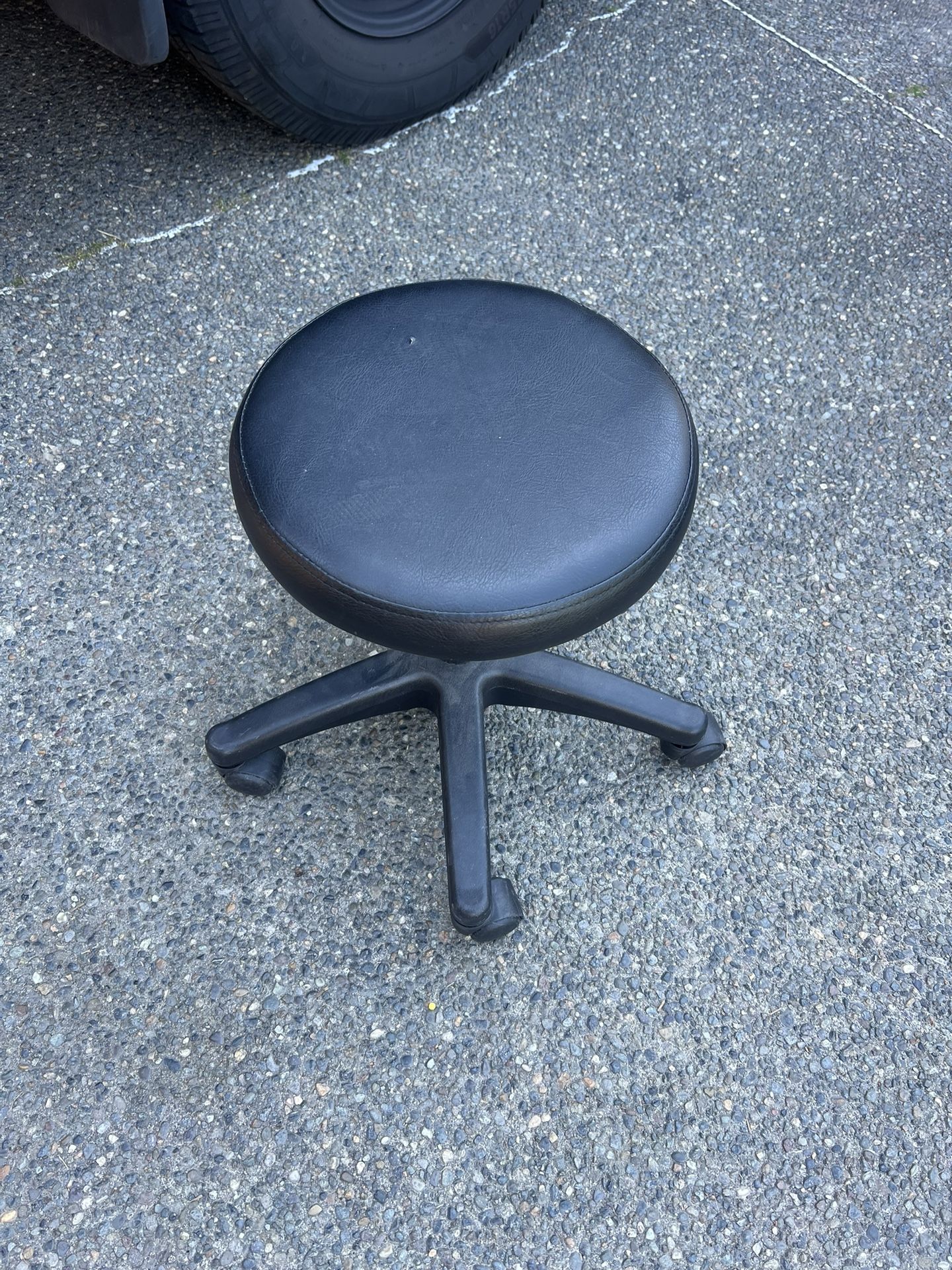 Adjustable Pneumatic Stool (Black)